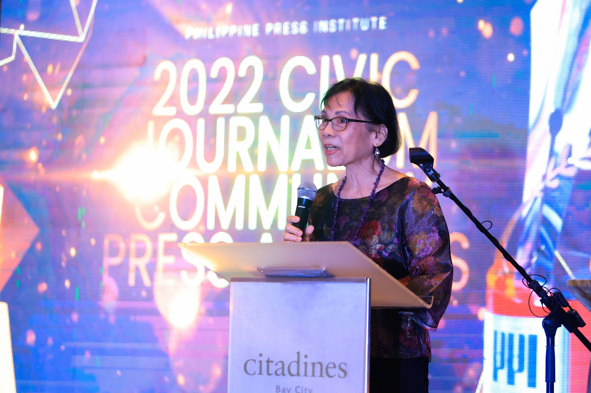 Ma. Ann Lopez of Asia Institute of Journalism and Communication talking about the criteria for judging during the 2022 Civic Journalism Community Press Awards. Photo by Kier Labrador